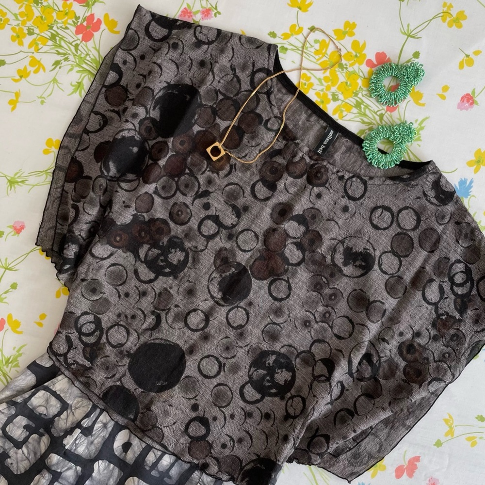 Flutter sleeve blouse